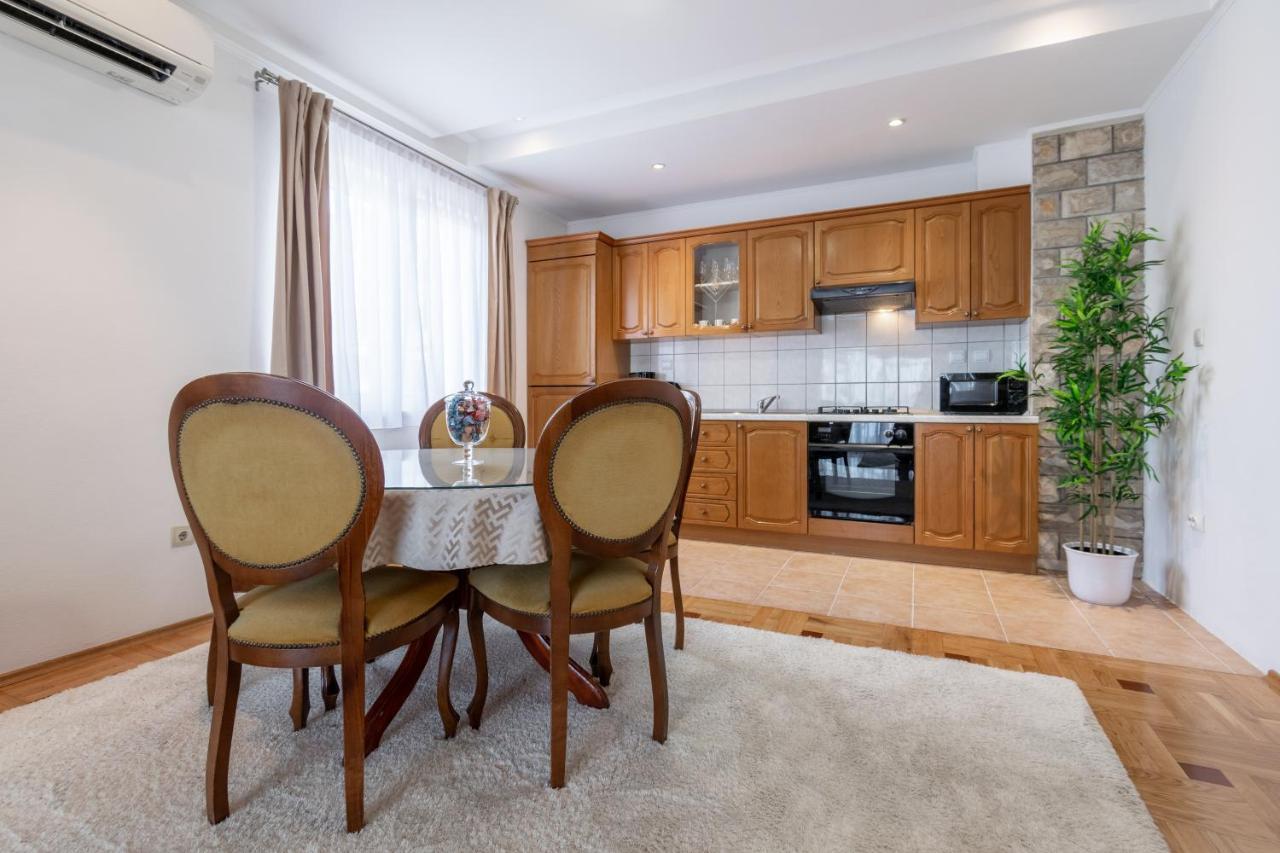 Apartment Iva With Sea View Makarska Ngoại thất bức ảnh