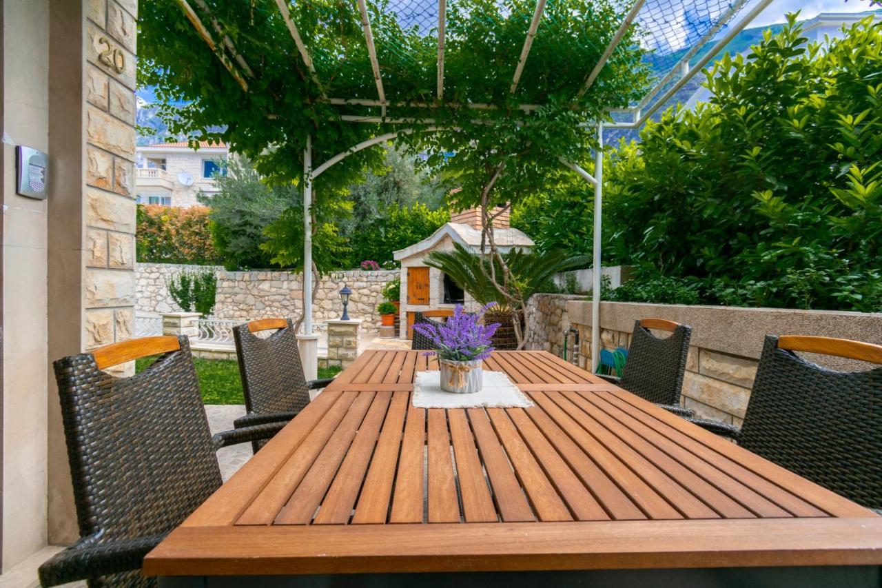 Apartment Iva With Sea View Makarska Ngoại thất bức ảnh