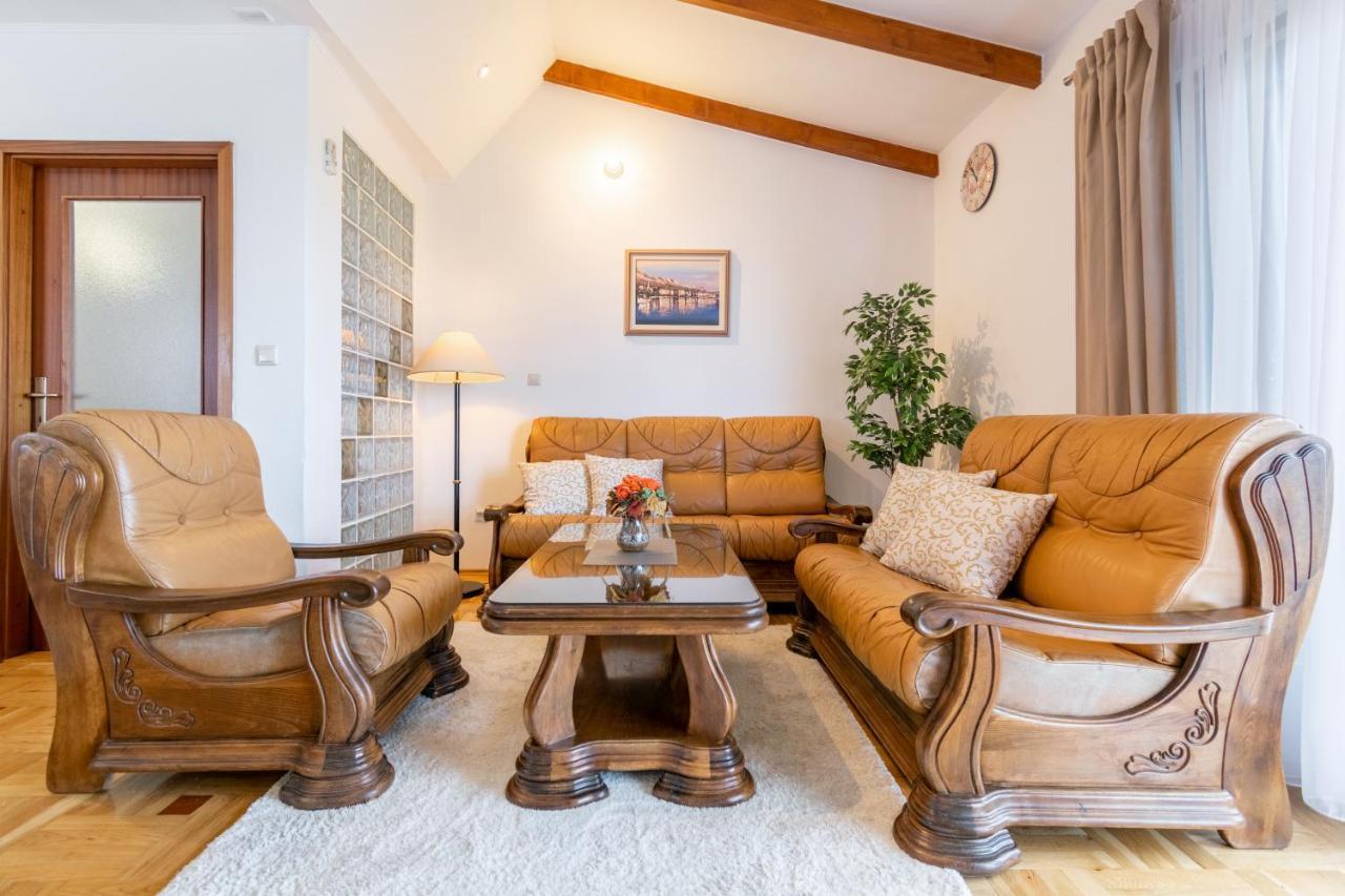 Apartment Iva With Sea View Makarska Ngoại thất bức ảnh