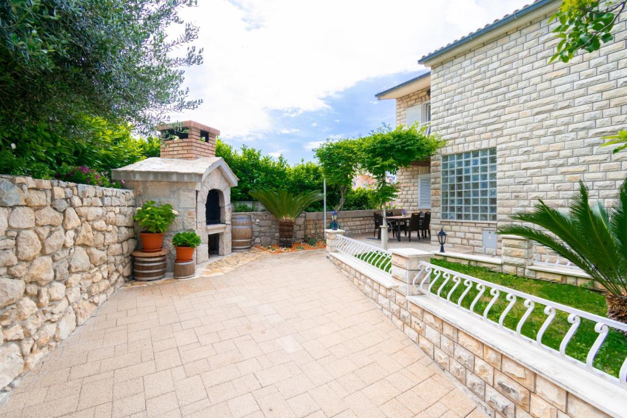 Apartment Iva With Sea View Makarska Ngoại thất bức ảnh